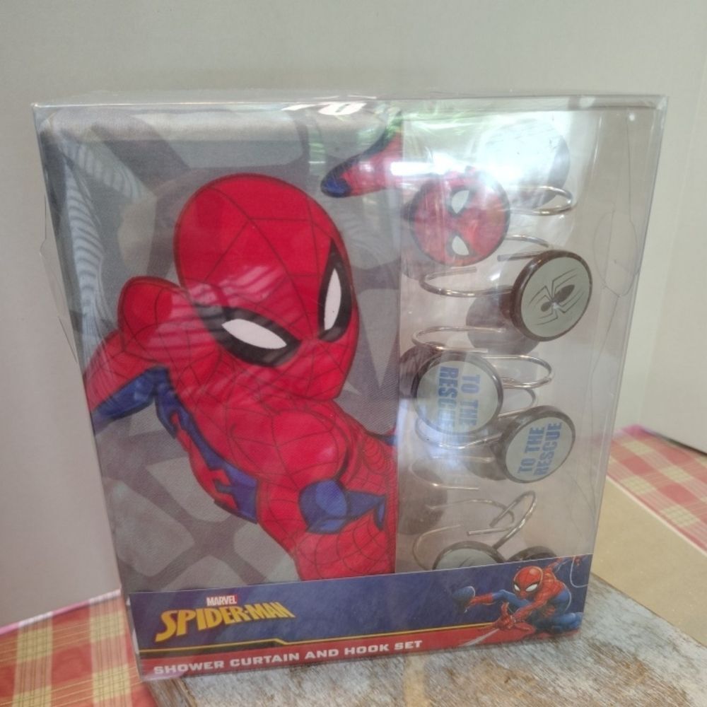 BRAND NEW MARVEL SPIDERMAN SHOWER CURTAIN & Hook Set. C8